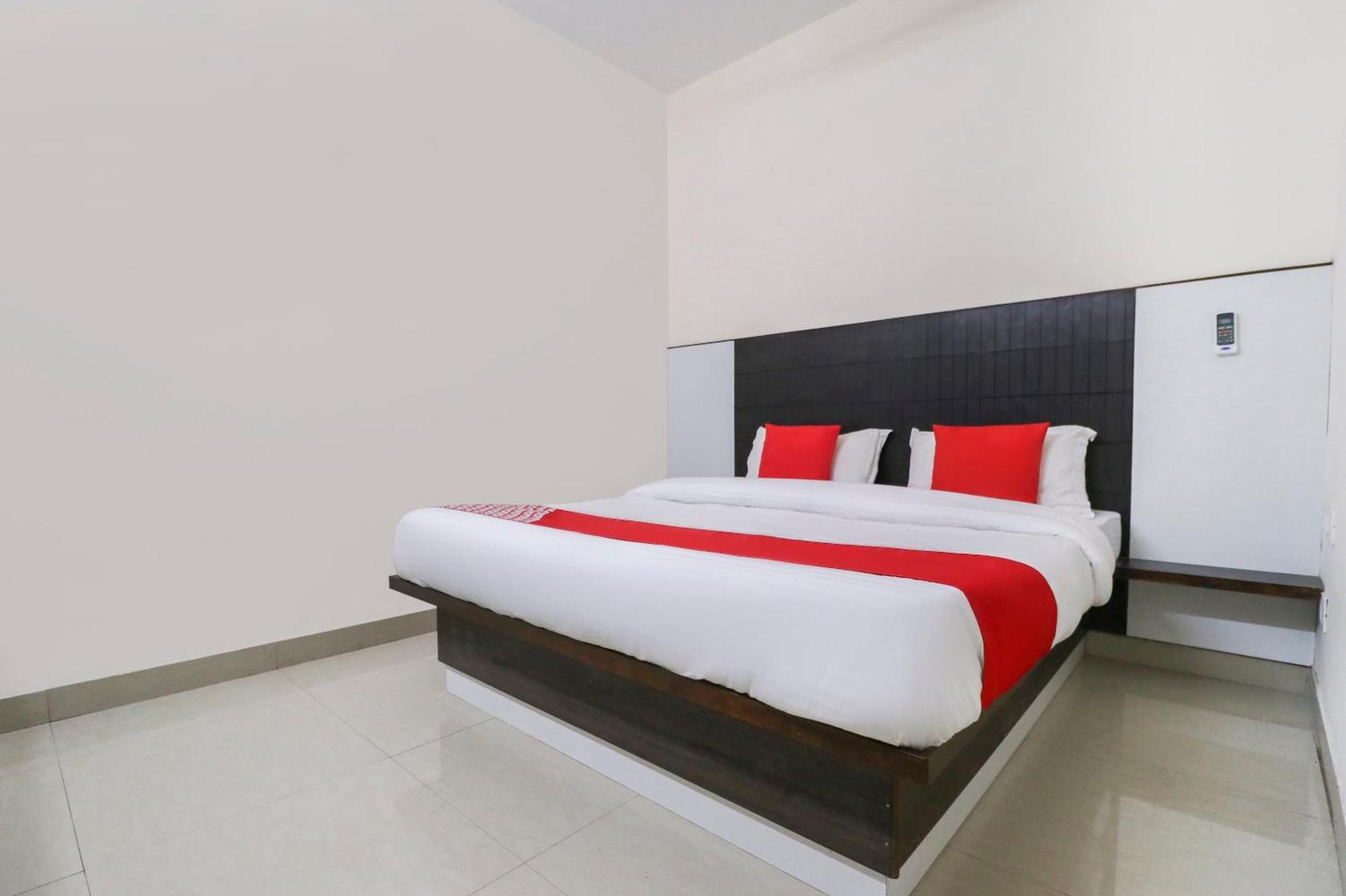 Hotel O Red Ark Landran Esterno foto