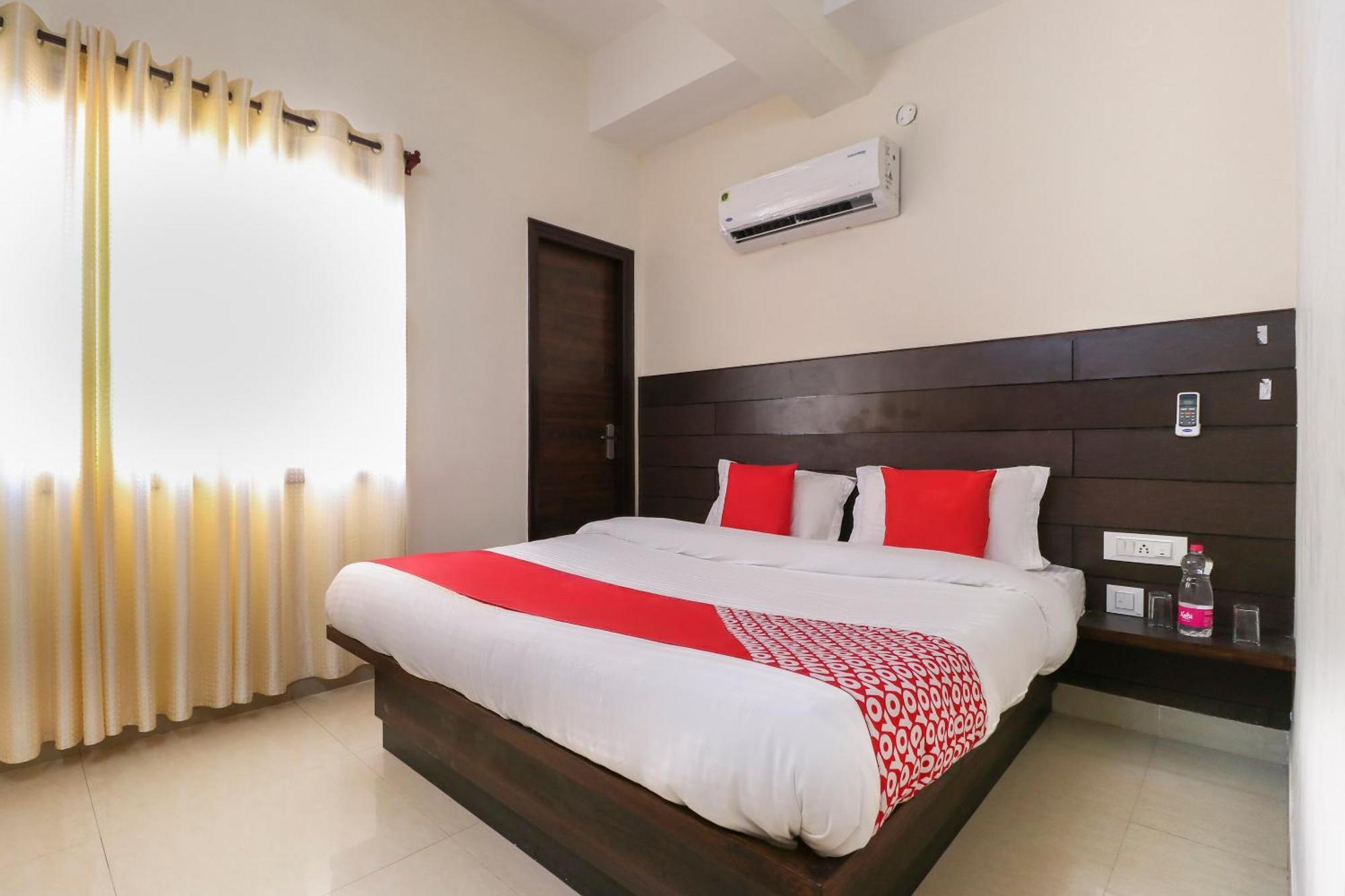 Hotel O Red Ark Landran Esterno foto