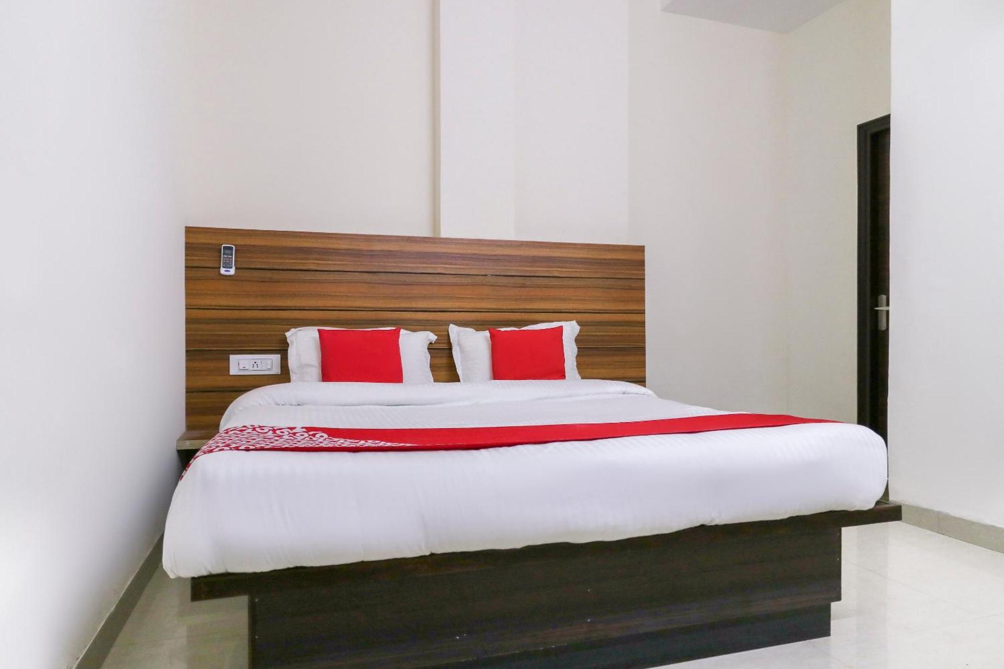 Hotel O Red Ark Landran Esterno foto