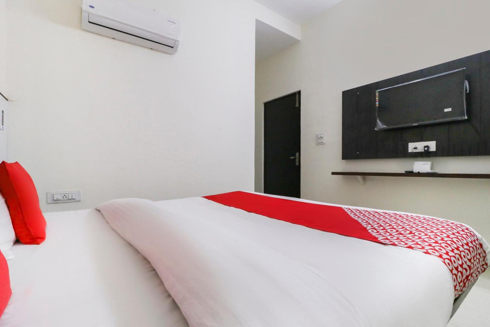 Hotel O Red Ark Landran Esterno foto