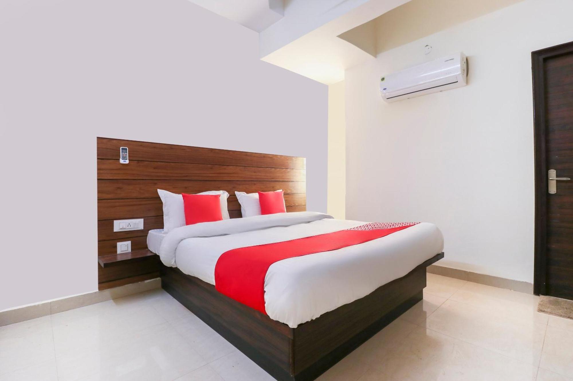 Hotel O Red Ark Landran Esterno foto