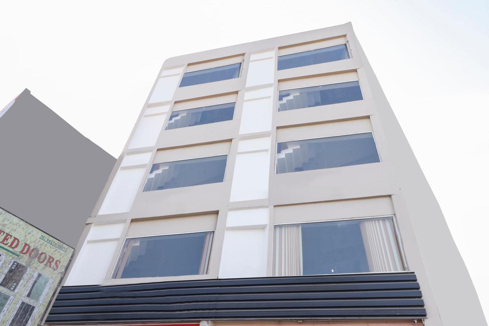 Hotel O Red Ark Landran Esterno foto