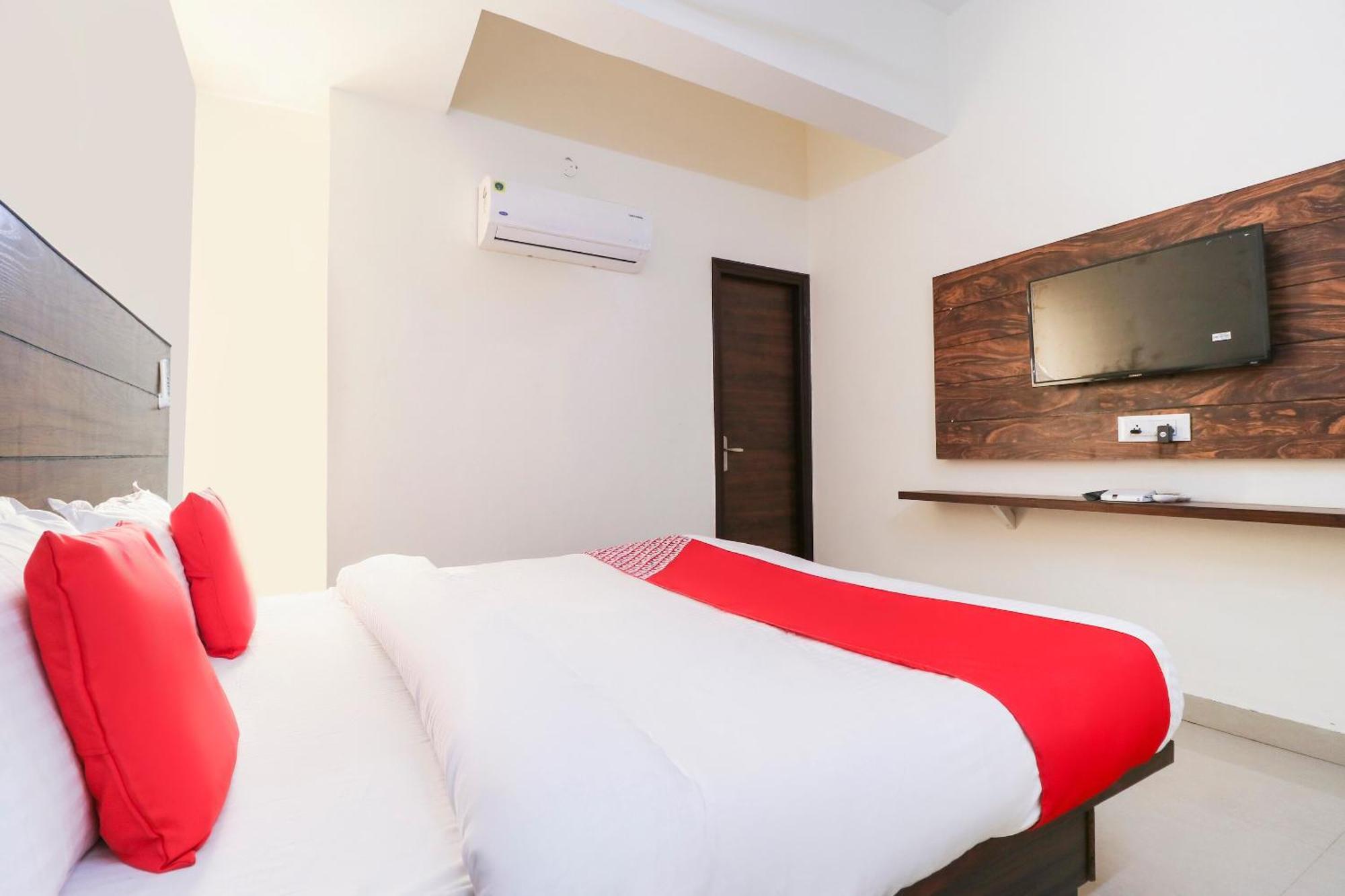 Hotel O Red Ark Landran Esterno foto
