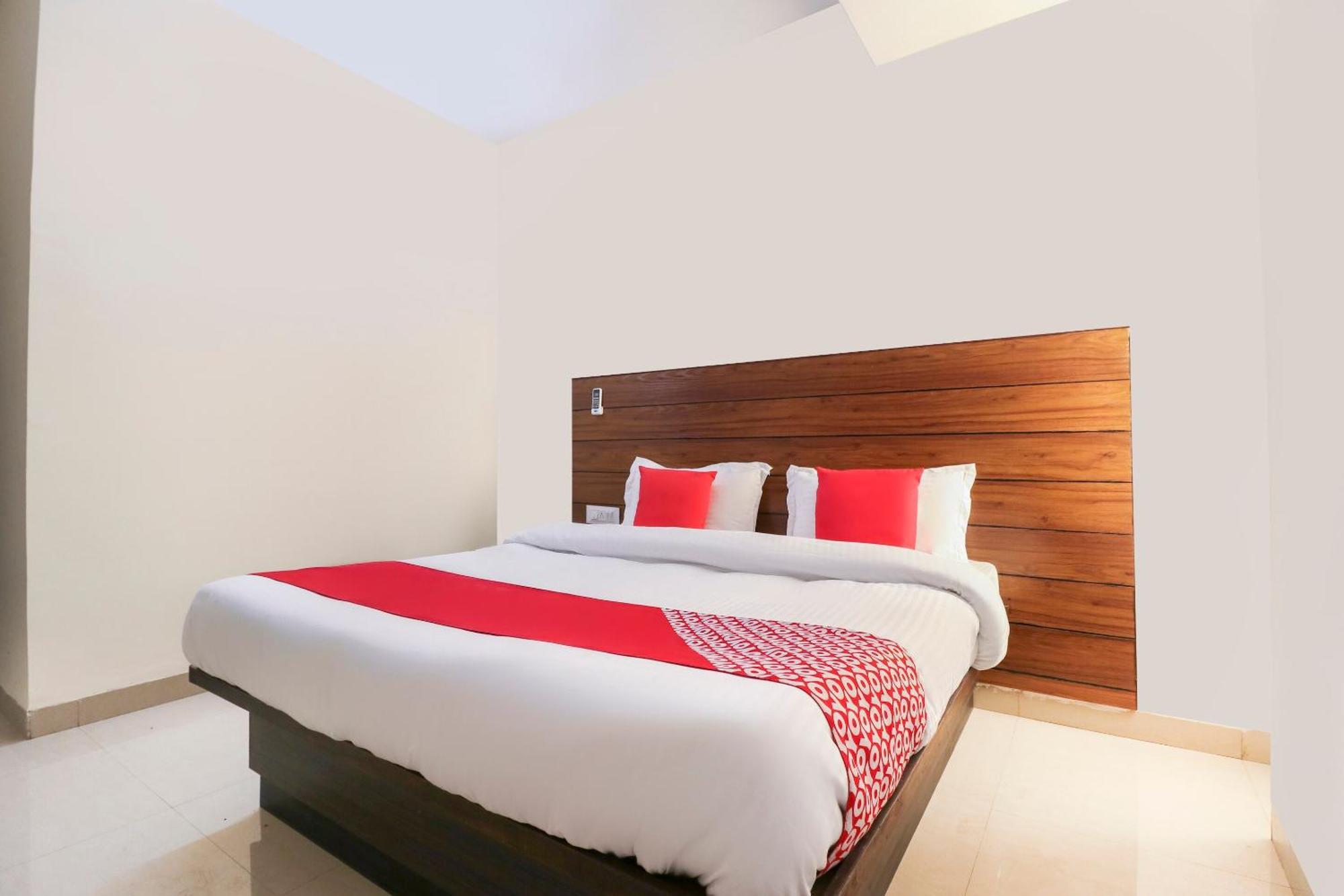 Hotel O Red Ark Landran Esterno foto